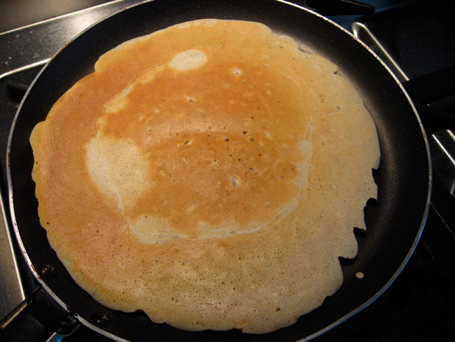 Deliciosa receita de panquecas de aveia. Simples de preparar, saudável, leve e saborosa. Ótima opção para começar bem o dia com um café da manhã especial.