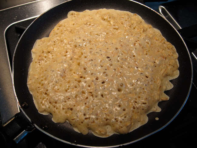 Deliciosa receita de panquecas de aveia. Simples de preparar, saudável, leve e saborosa. Ótima opção para começar bem o dia com um café da manhã especial.