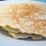 Deliciosa receita de panquecas de aveia. Simples de preparar, saudável, leve e saborosa. Ótima opção para começar bem o dia com um café da manhã especial.