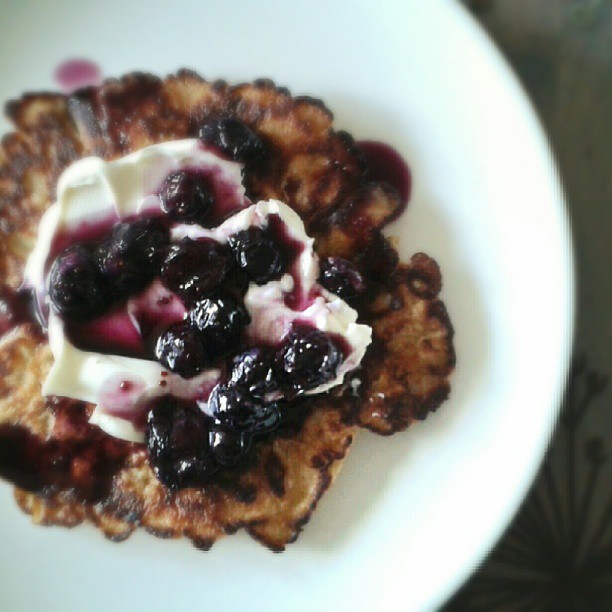 Deliciosa receita de panquecas de aveia. Simples de preparar, saudável, leve e saborosa. Ótima opção para começar bem o dia com um café da manhã especial.