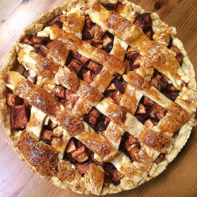 Torta de maçã holandesa típica, a verdadeira torta holandesa. Rica em maçãs, deliciosa, perfeita com um café.