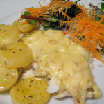 Peixe branco (bacalhau fresco) com batatas e queijo