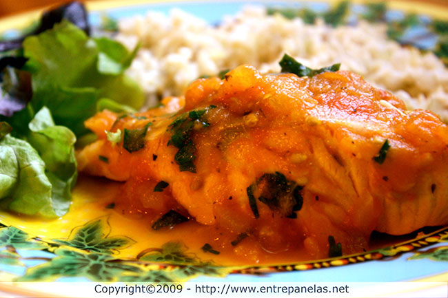 Salmão ao molho de tomates