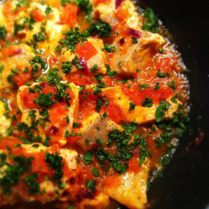 Salmão ao molho de tomates