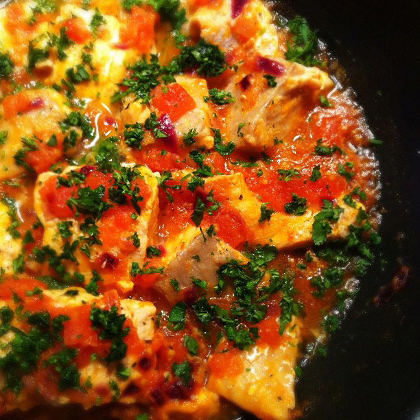 Salmão ao molho de tomates