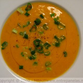 Sopa de lentilha amarela