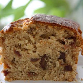 Bolo de banana, tâmaras e mel