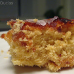 Receita de bolo de fubá com leite de coco. Bolo simples de preparar, super fofinho e com uma harmonia de sabores deliciosa. Perfeito pra comer com um cafezinho.