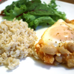 feijão branco com tomate e ovos, super prático, uma refeição aconchegante pros dias friozinhos.