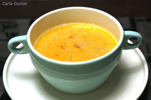 Deliciosa receita de sopa de legumes e camarão. De sabor riquíssimo, simples de preparar, pode ser servida como entrada ou prato principal.