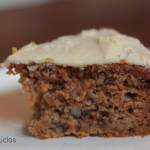 Bolo de cenoura com banana e nozes