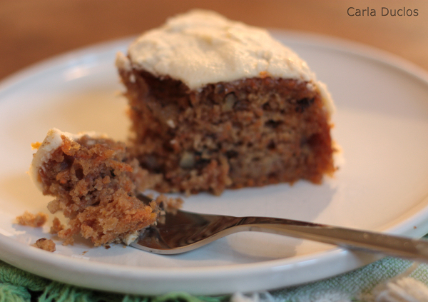 Esse bolo de cenoura com banana e nozes é o bolo de cenoura na Holanda. Uma receita nutritiva e deliciosa. Simples de preparar, rico em sabor e textura.