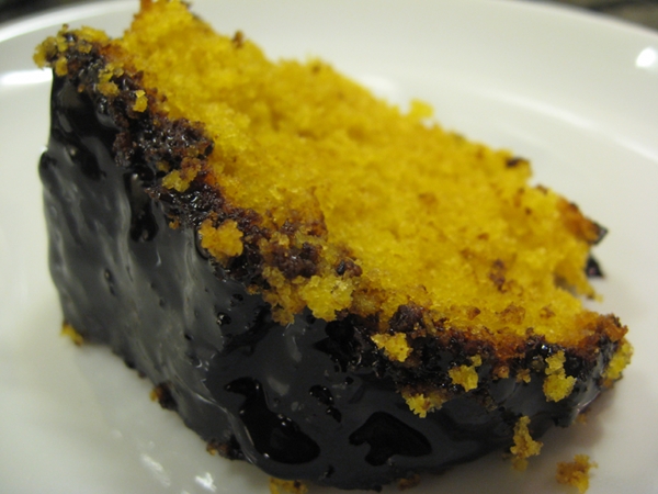 fatia de fatia de bolo de banana e nozes