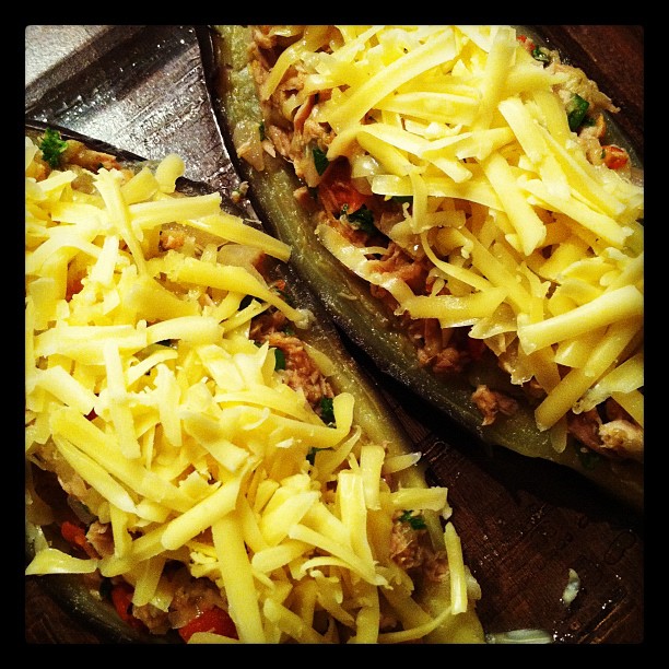 Berinjela recheada com atum