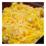 Deliciosa receita de couve-flor gratinada com molho branco e queijo. Ótima opção de acompanhamento para o almoço ou jantar.