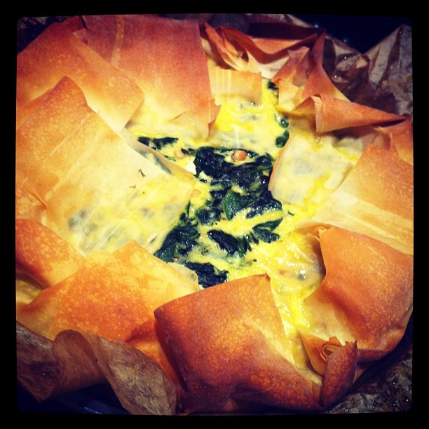 Torta de espinafre e feta com massa filo