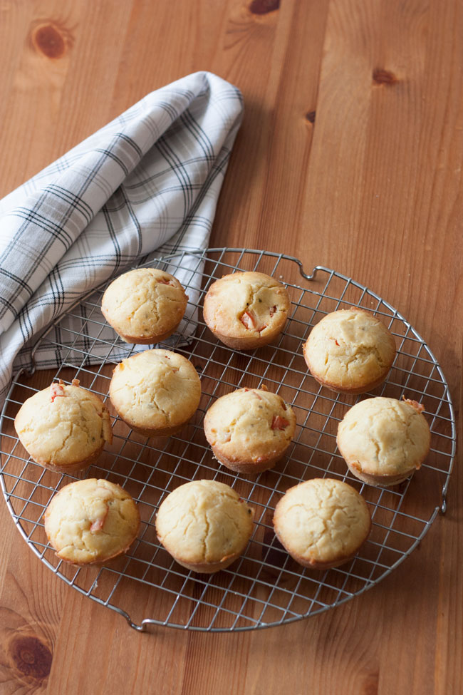 Delicioso muffin salgado fácil e rápido de preparar e super versátil. Perfeito para um lanche ou refeição leve.