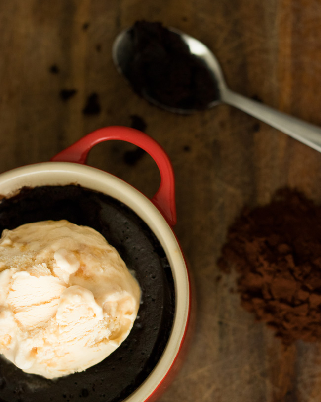 Brownie de caneca de microondas vegan