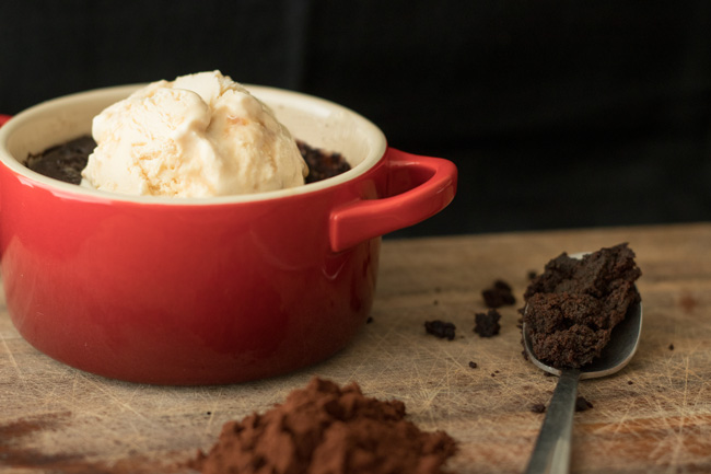 Brownie de caneca de microondas vegan
