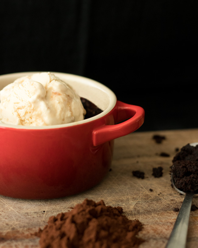 Brownie de caneca de microondas vegan