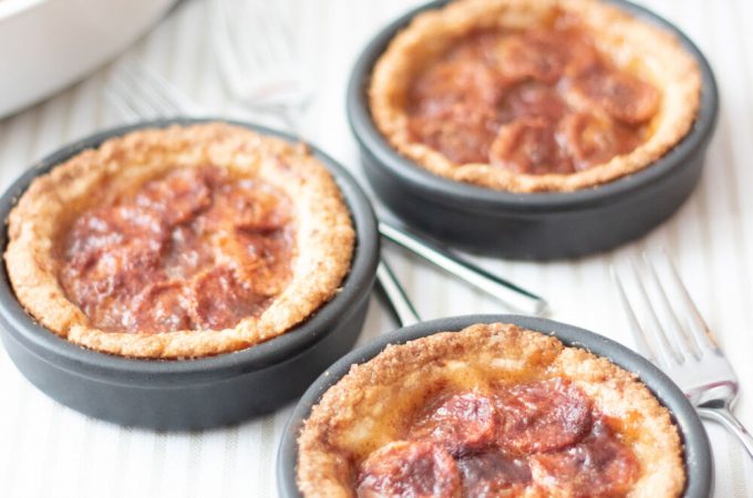 Torta de banana simples, fácil e deliciosa. Perfeita para comer acompanhada de um cafezinho.