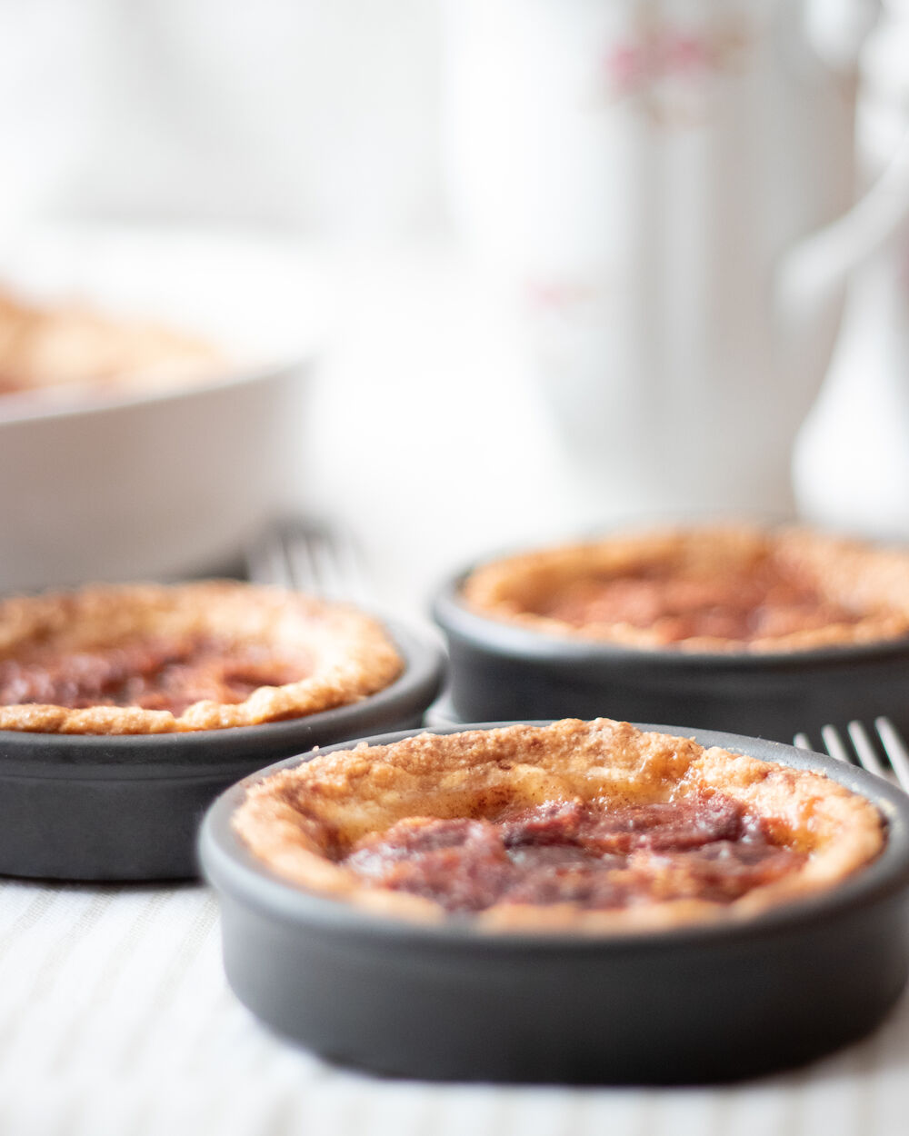 Torta de banana simples, fácil e deliciosa. Perfeita para comer acompanhada de um cafezinho.